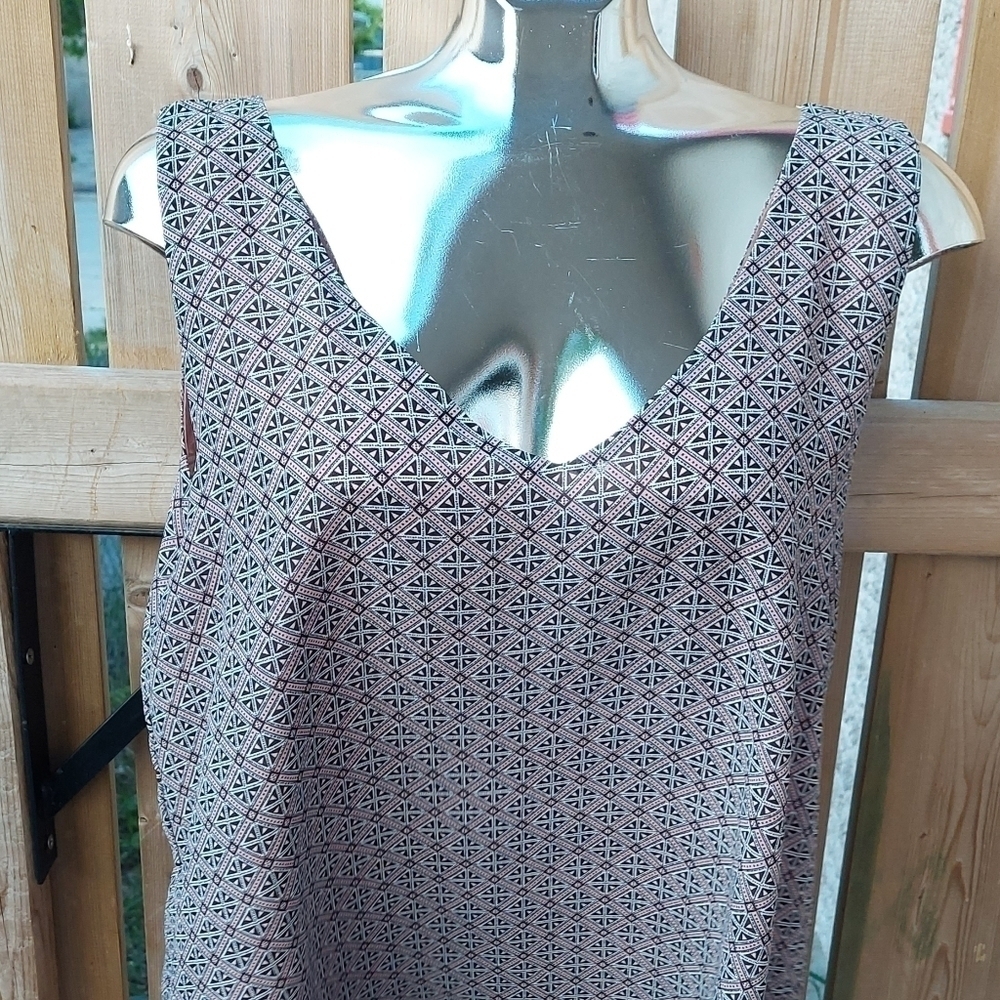 Dex, The Suit Shop Sleeveless V-Neck Blouse. Size L - Picture 1 of 7
